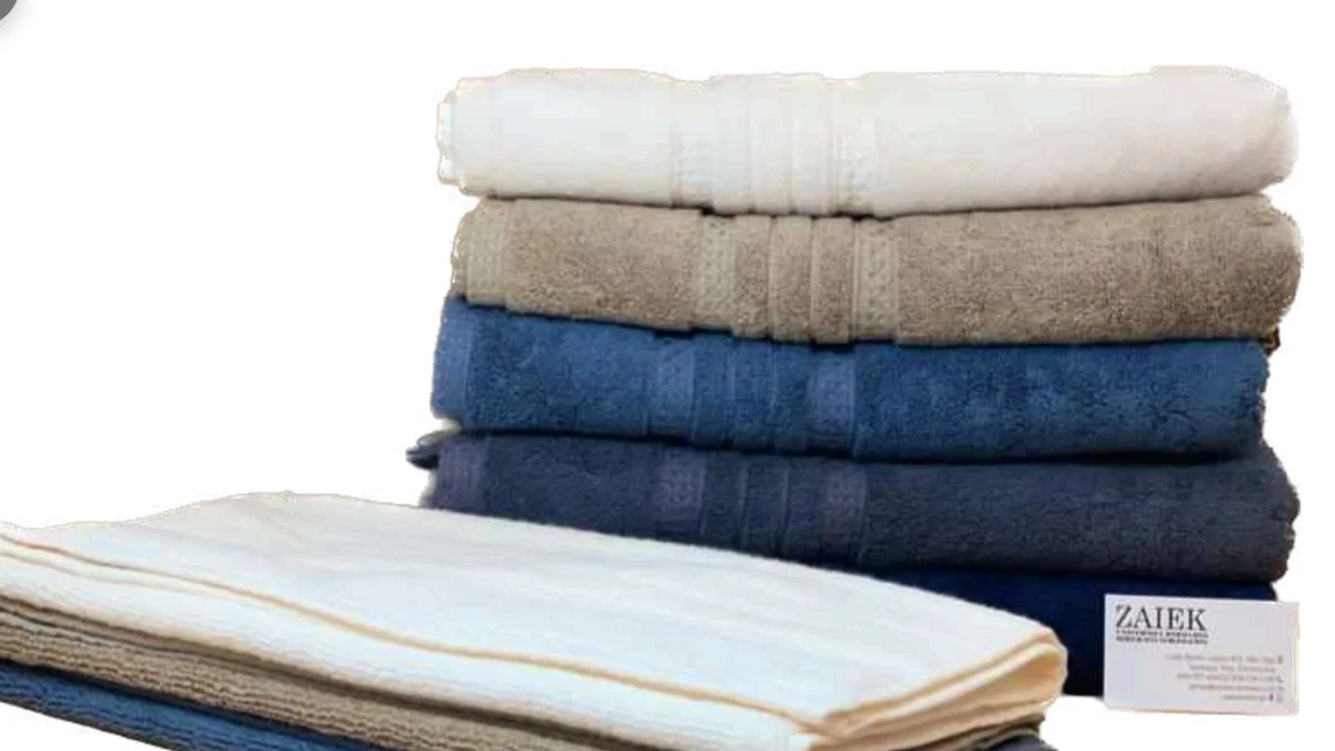 Toallas hoteleras y textiles de baño del catálogo Zaiek 2025